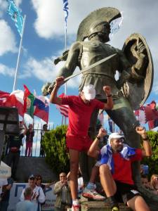 The Spartans arrive to pay tribute to Leonidas (Photo: Spartathlon) 